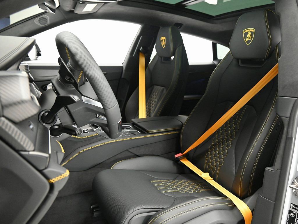 Used 2025 Lamborghini Urus SE image 14