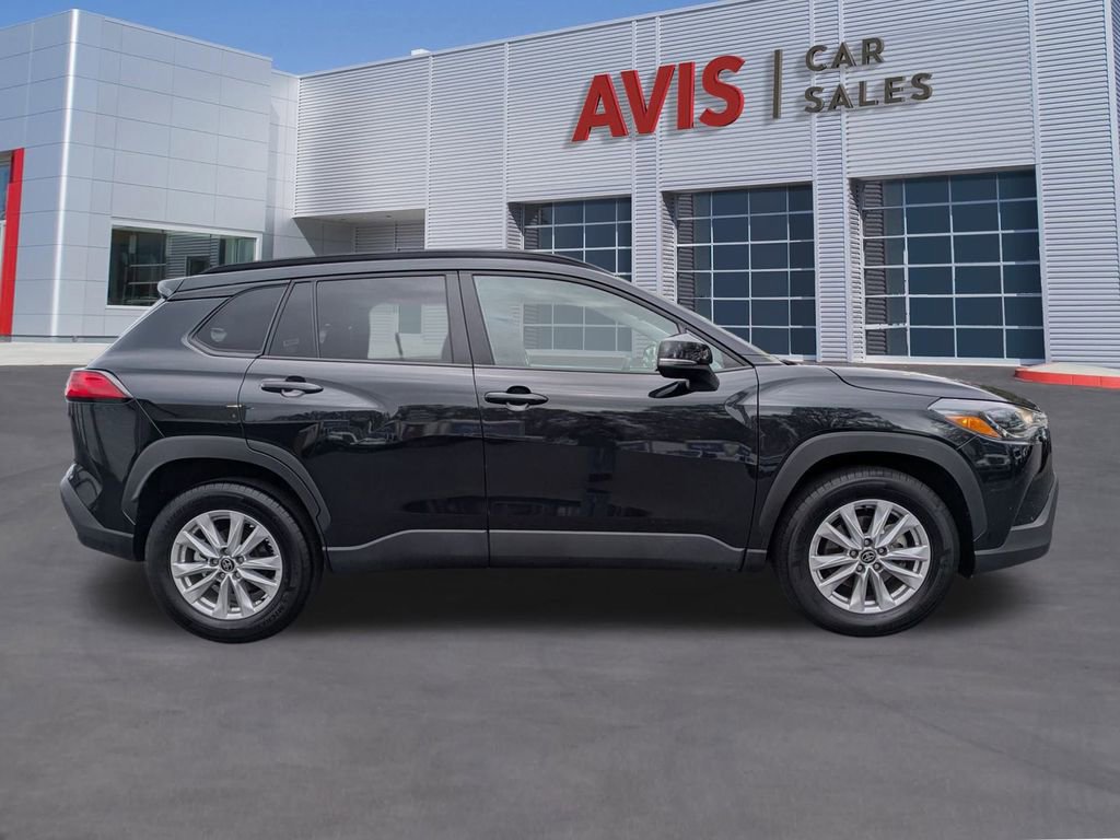 Used 2025 Toyota Corolla Cross LE image 5