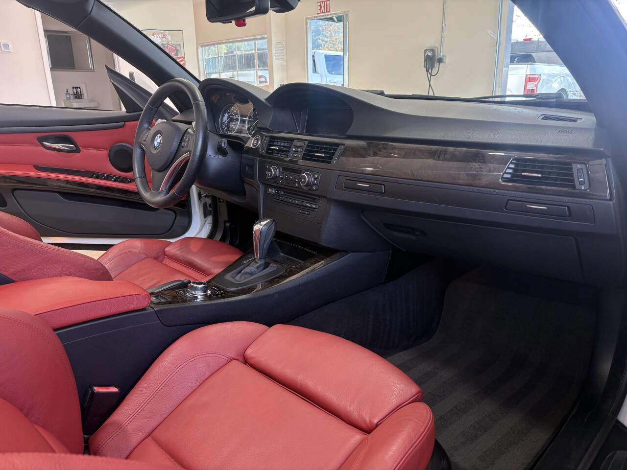 Used 2010 BMW 328i Convertible image 25