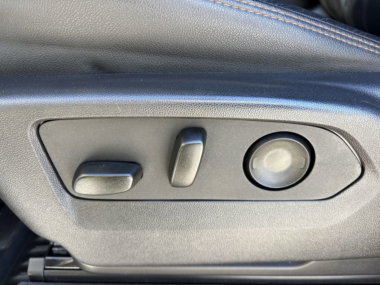 Used 2024 GMC Sierra 3500 AT4 w/ Technology Package image 19