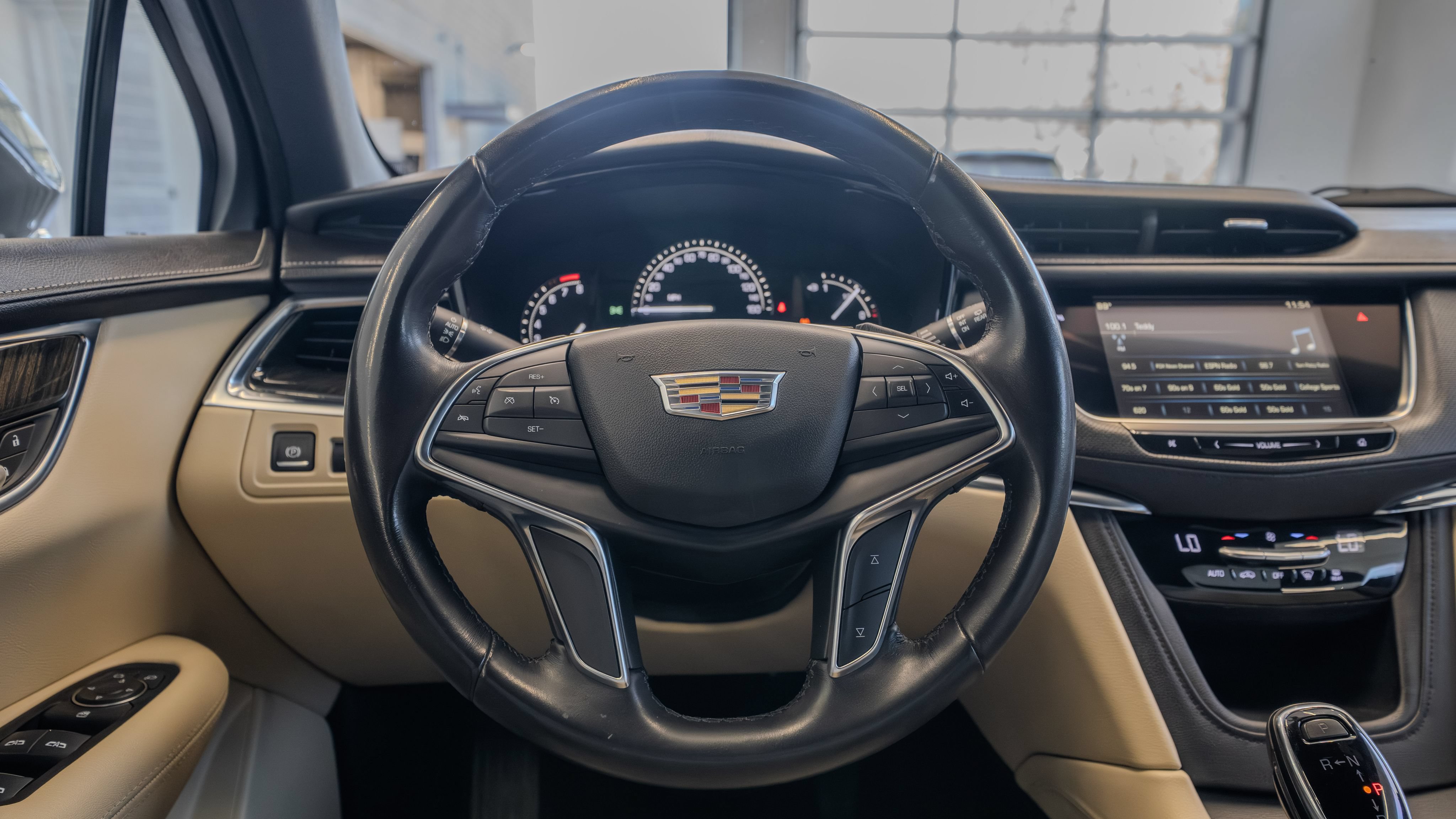 Used 2018 Cadillac XT5 FWD w/ LPO, Wheel Lock Package image 9