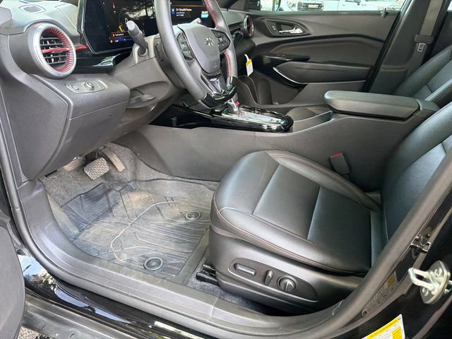 Used 2025 Chevrolet Trax RS w/ Sunroof Package FWD image 9