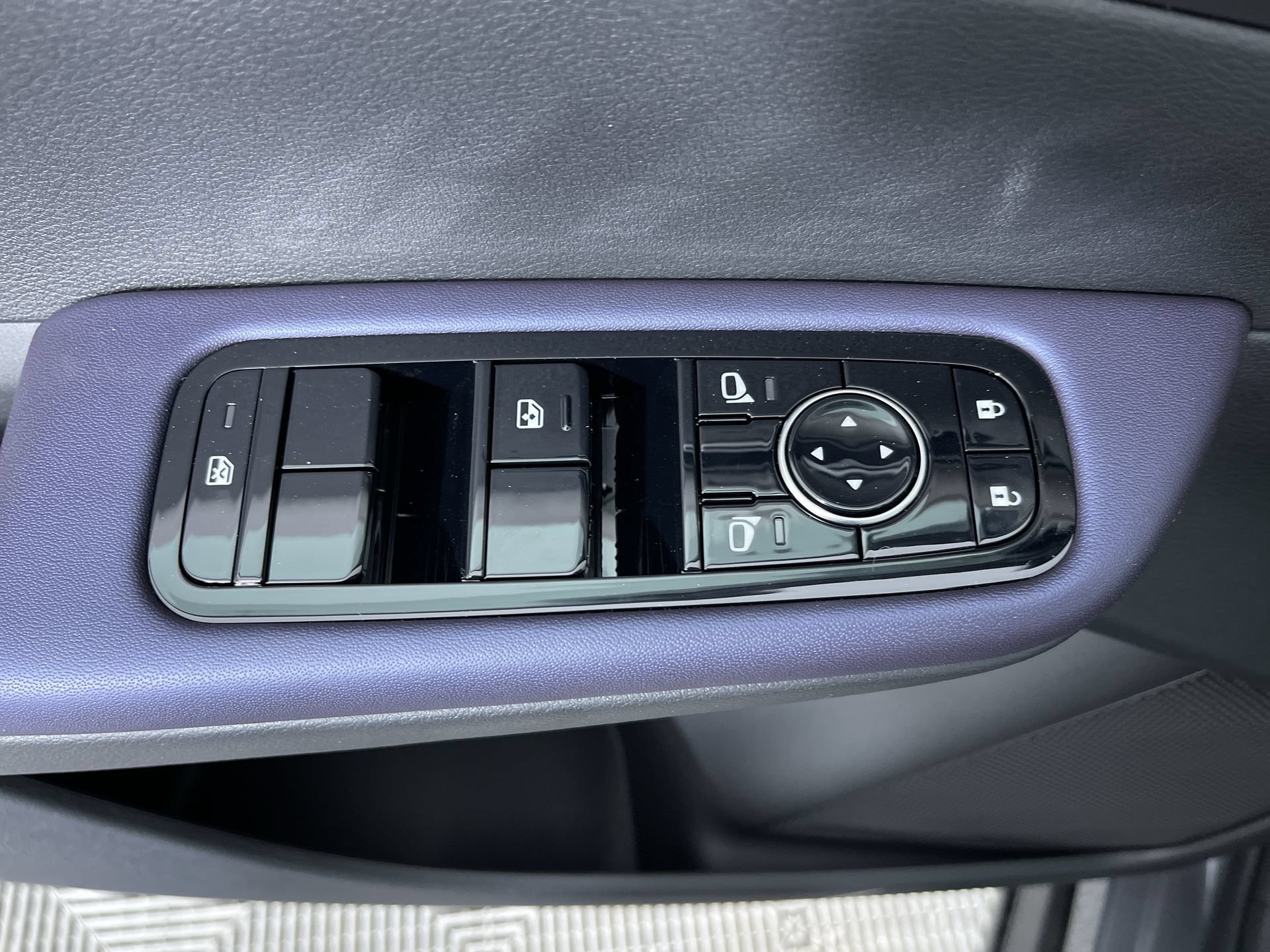 New 2026 Nissan Leaf SV+ w/ Floor Mat Package (SV+) FWD image 14
