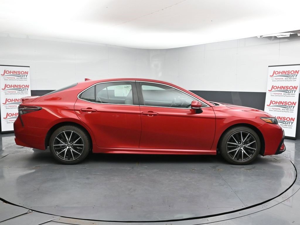 Used 2022 Toyota Camry SE image 9