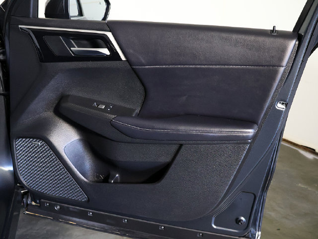 Used 2025 Mitsubishi Outlander SE FWD image 35
