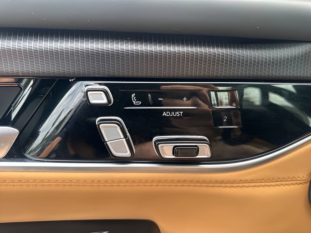 Used 2025 Jeep Grand Wagoneer L Series III w/ Rear Seat Video Group 1 AWD/4WD image 29
