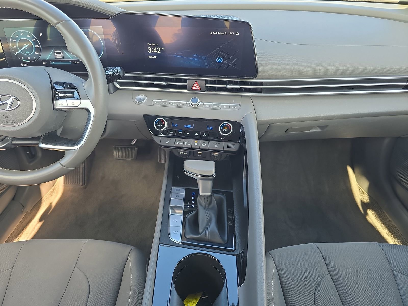 Used 2023 Hyundai Elantra SEL w/ Convenience Package image 11