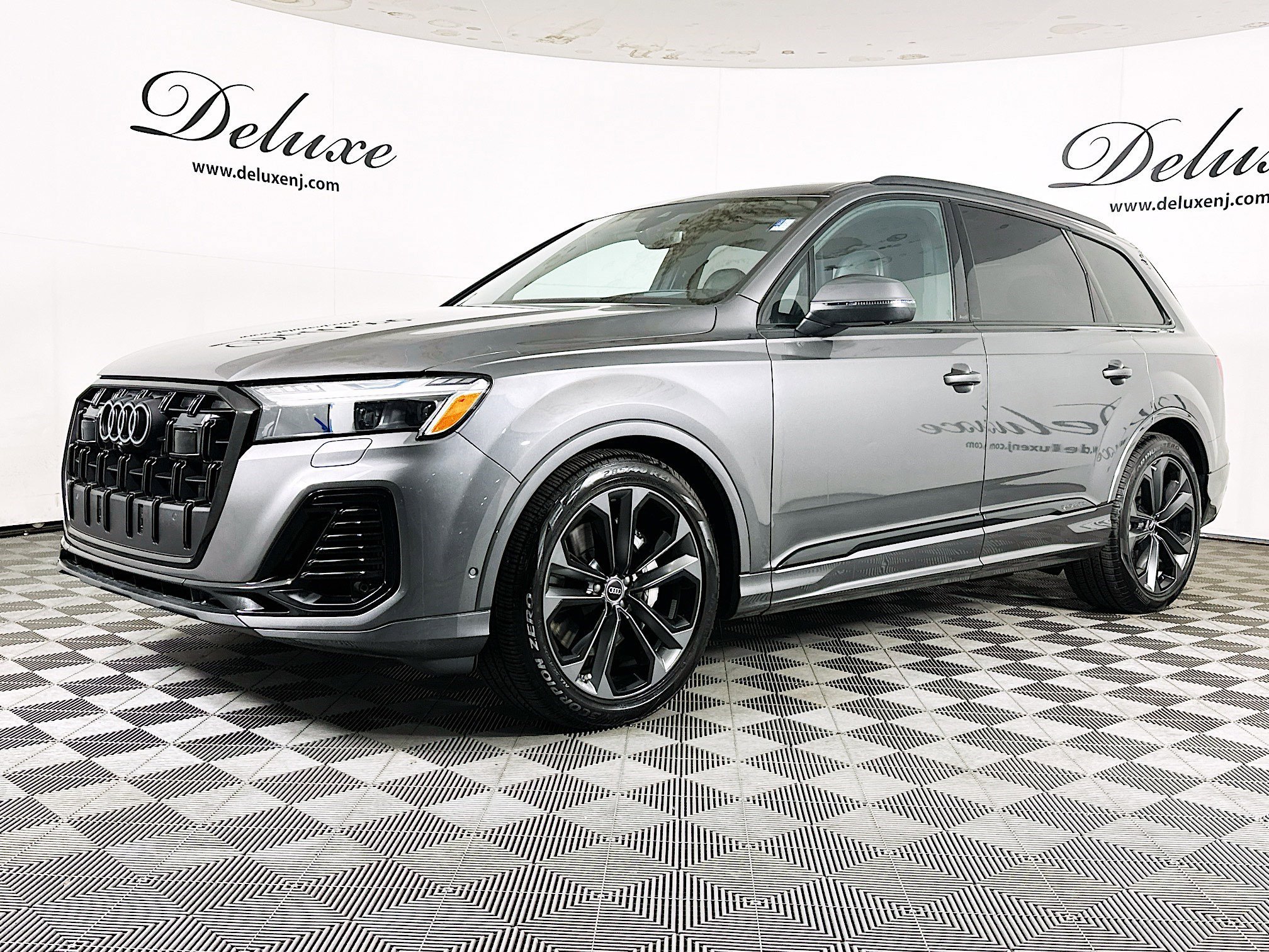 Used 2025 Audi Q7 3.0T Prestige w/ Prestige Package AWD/4WD image 3