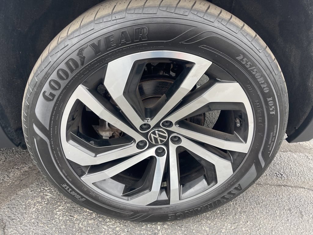 Used 2023 Volkswagen Atlas Cross Sport SEL AWD/4WD image 28