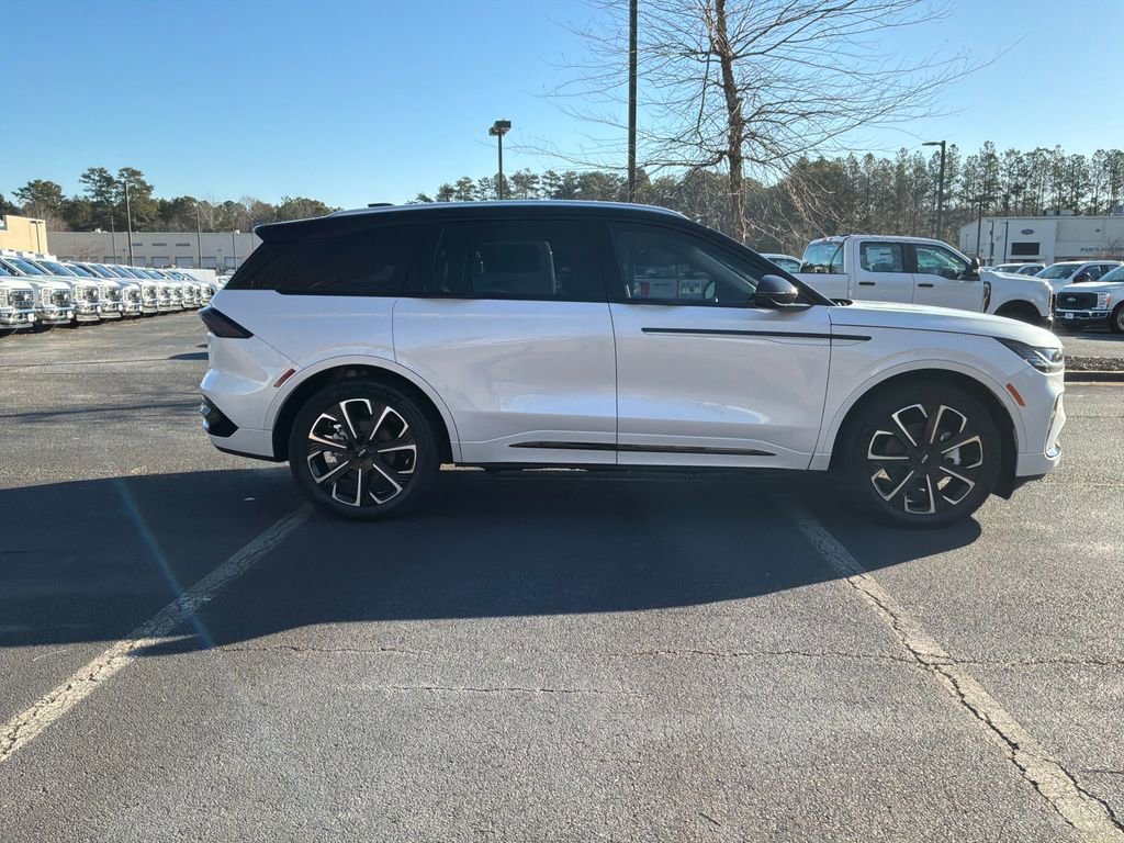 Used 2025 Lincoln Nautilus Reserve image 4