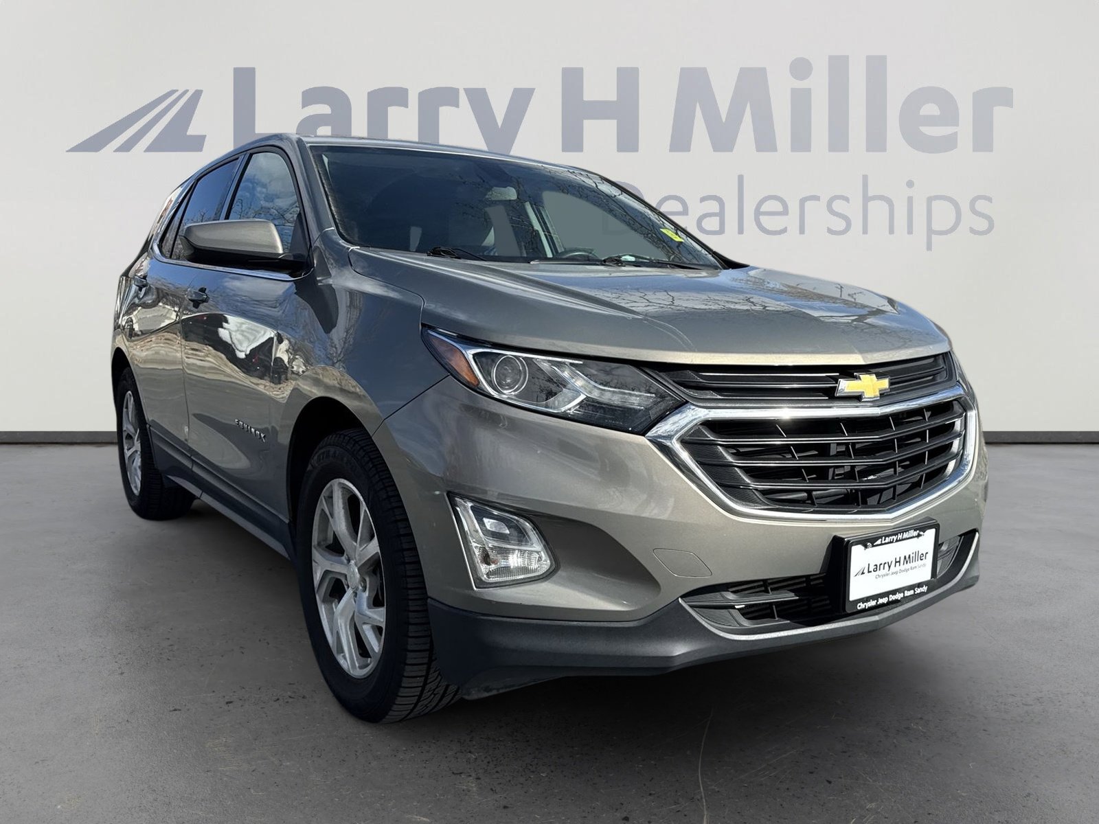 Used 2018 Chevrolet Equinox LT image 2
