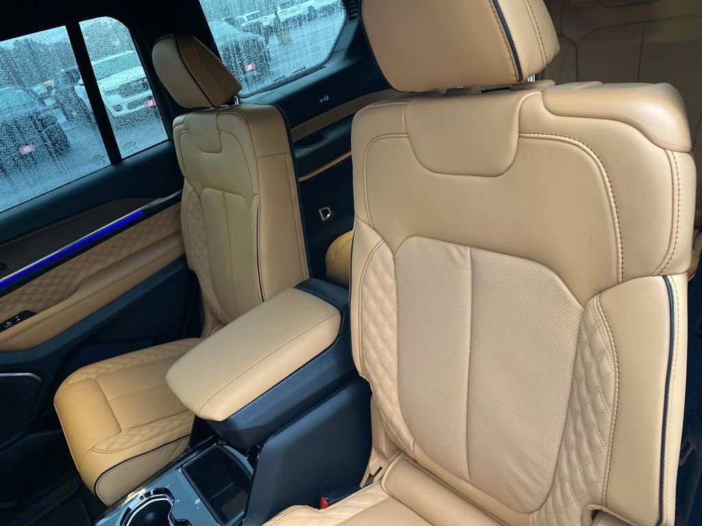 New 2025 Jeep Grand Cherokee L Summit w/ Obsidian Package image 39