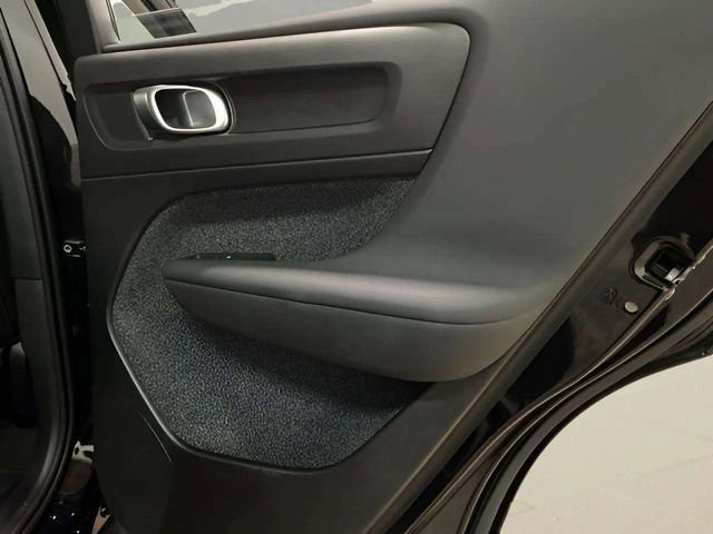Used 2025 Volvo XC40 B5 Core image 84