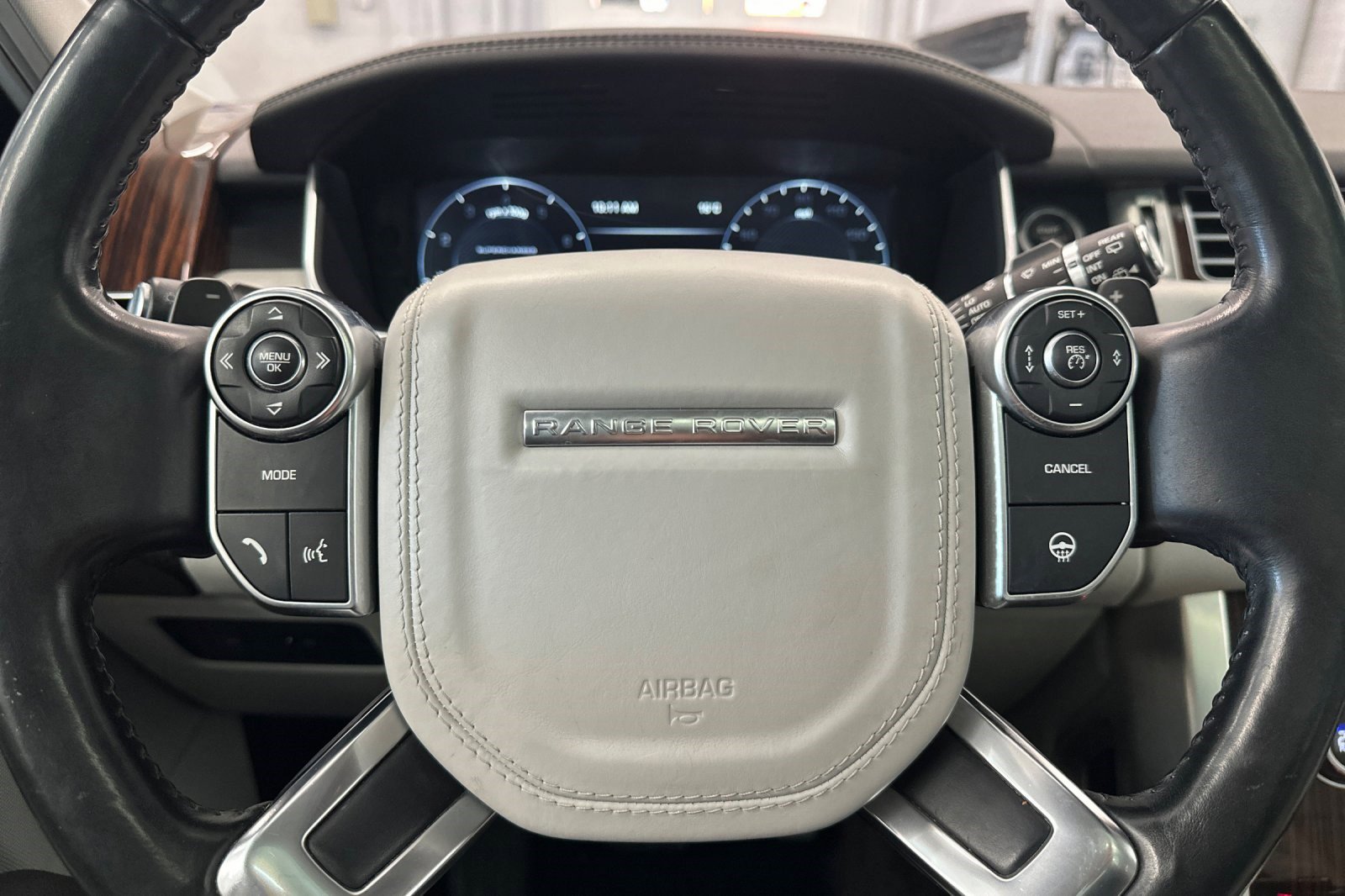 Used 2016 Land Rover Range Rover Supercharged image 18