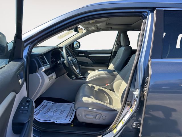 Used 2017 Toyota Highlander XLE image 9