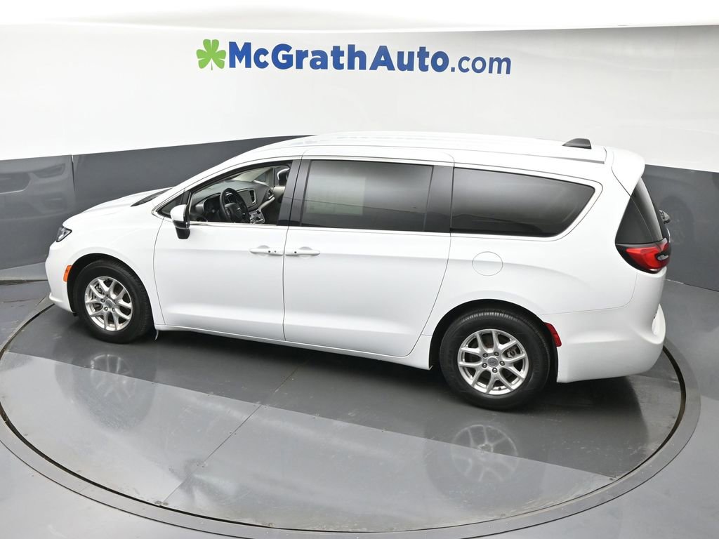 Used 2023 Chrysler Pacifica Touring-L FWD image 23