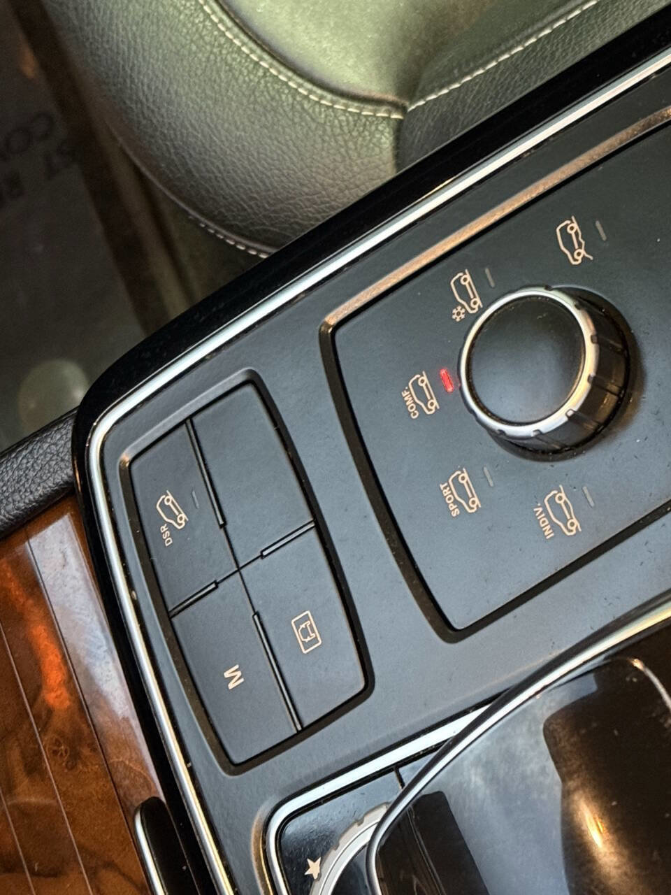 Used 2016 Mercedes-Benz GLE 400 4MATIC w/ Parking Assist Package image 15