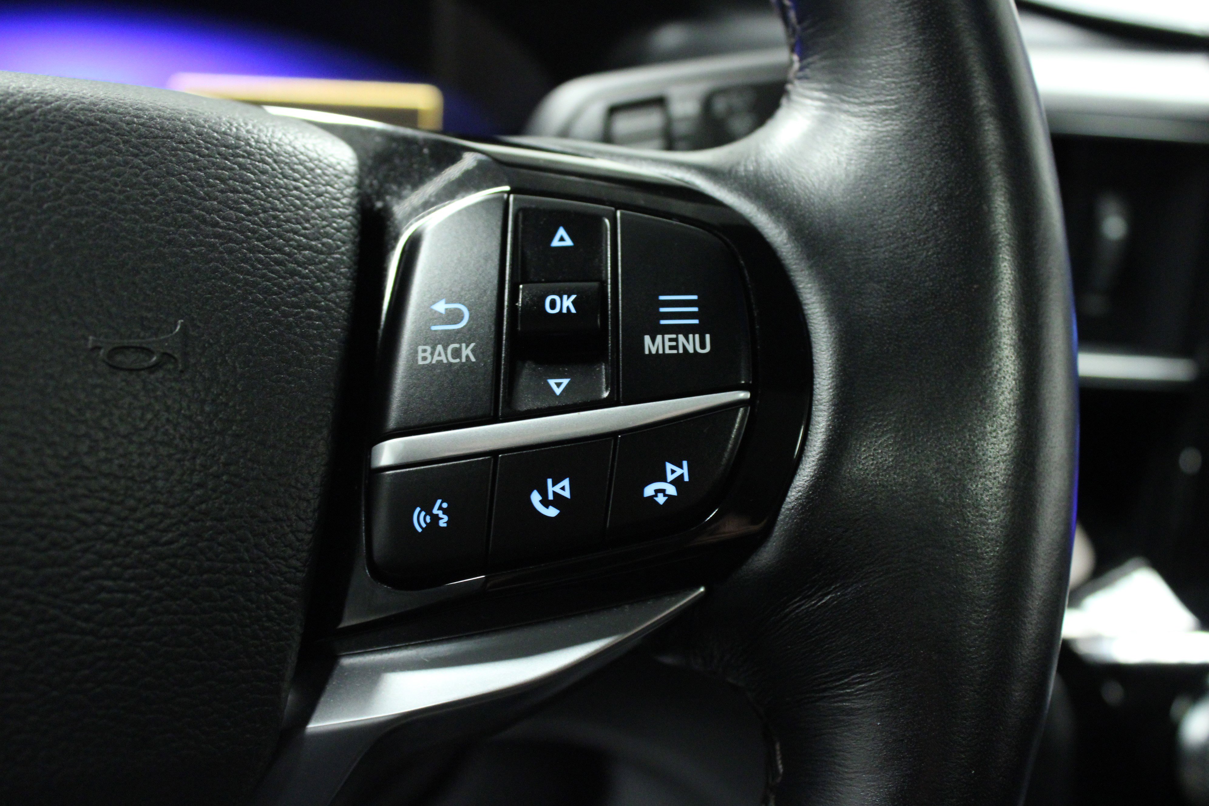 Used 2022 Ford Explorer Platinum w/ Technology Package RWD image 22