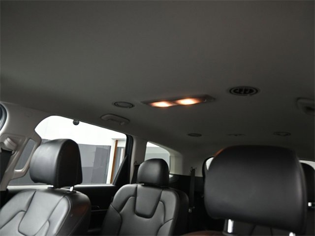 Used 2023 Kia Telluride S image 2