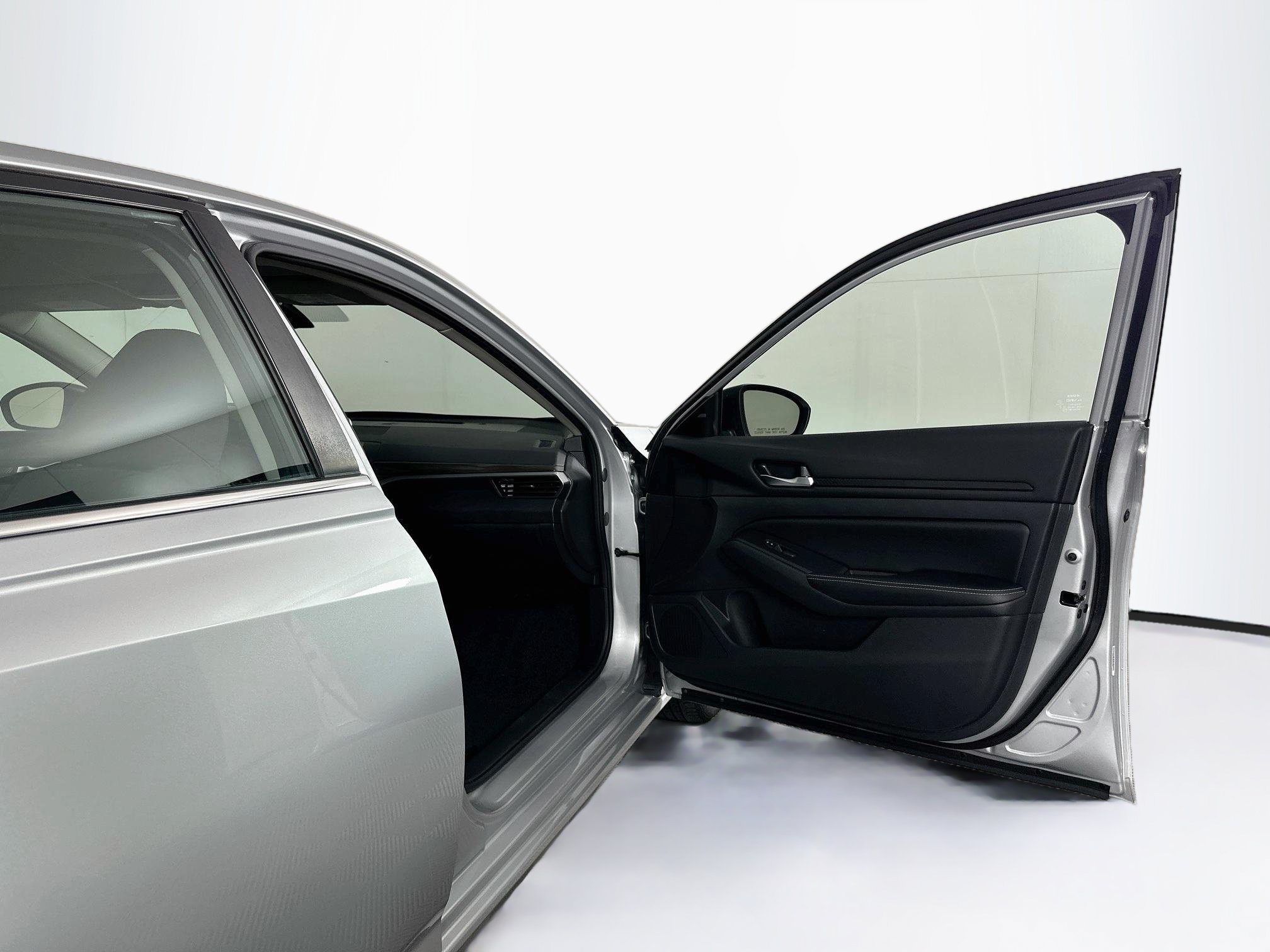 Used 2024 Nissan Altima 2.5 SV FWD image 30