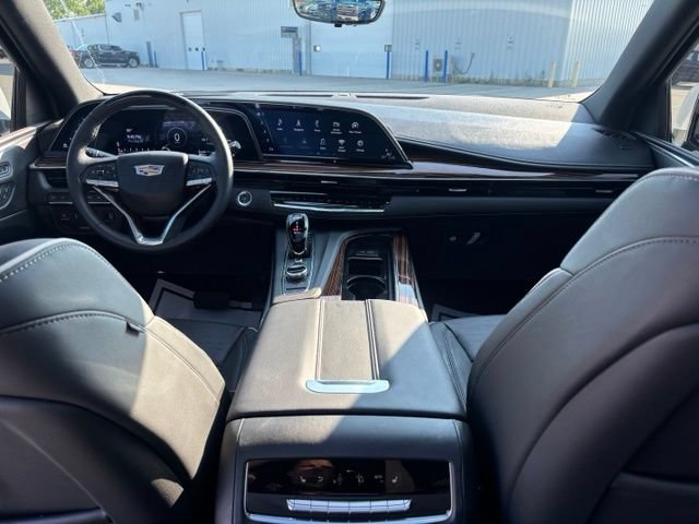 Certified 2024 Cadillac Escalade ESV Premium Luxury w/ Performance Package AWD/4WD image 23