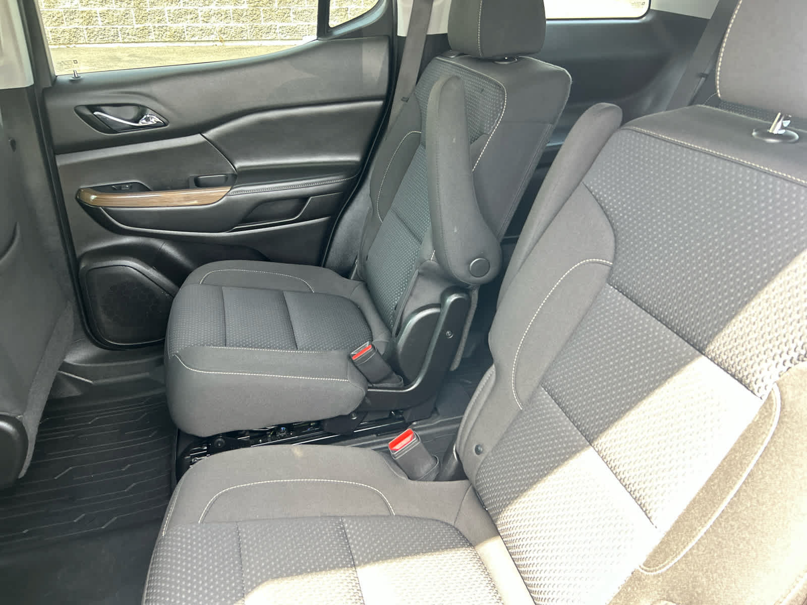 Used 2023 GMC Acadia SLE w/ Driver Convenience Package AWD/4WD image 23