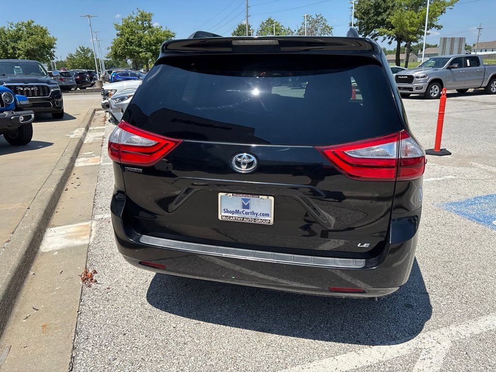 Used 2017 Toyota Sienna LE FWD image 30