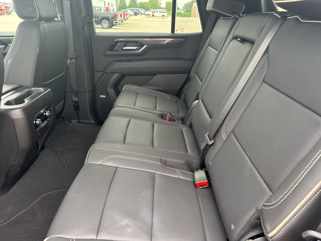 Used 2025 GMC Yukon Elevation w/ LPO, Yukon Black Package AWD/4WD image 8