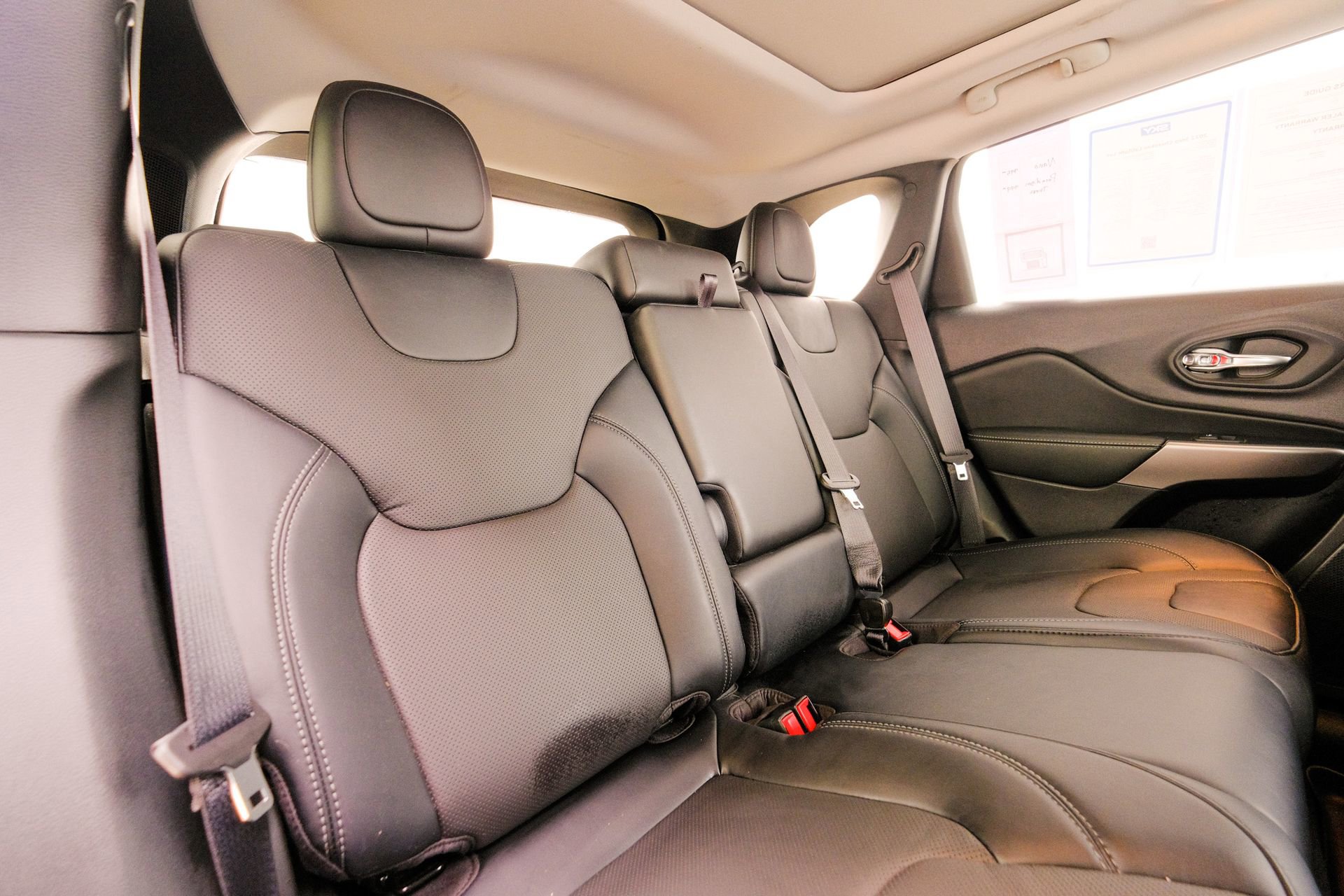 Used 2022 Jeep Cherokee Latitude Lux w/ Sun & Sound Group image 21