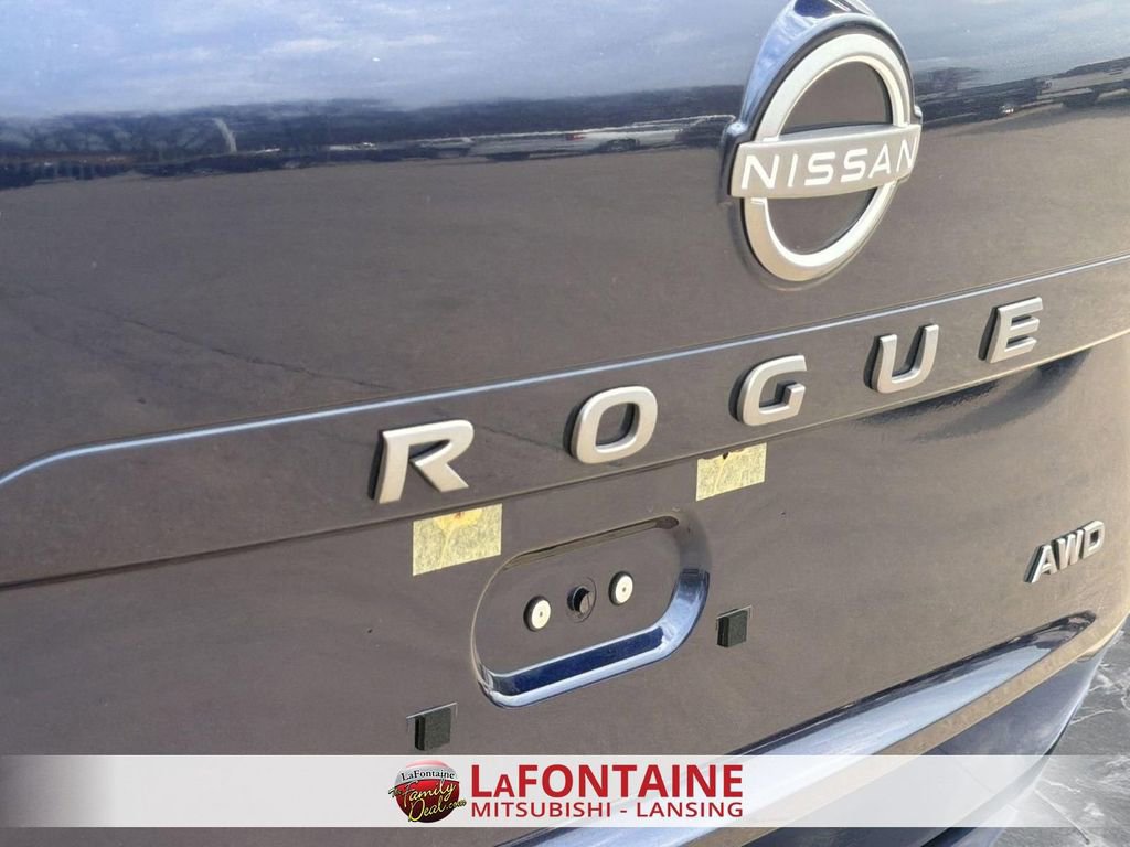 Used 2025 Nissan Rogue SV image 28