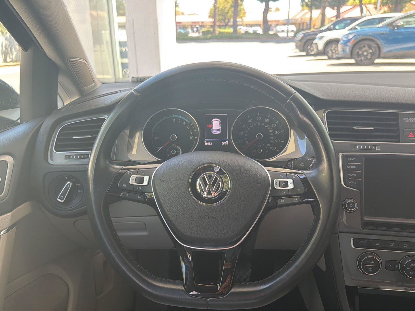 Used 2016 Volkswagen e-Golf SEL Premium w/ Driver Assistance Package FWD image 30