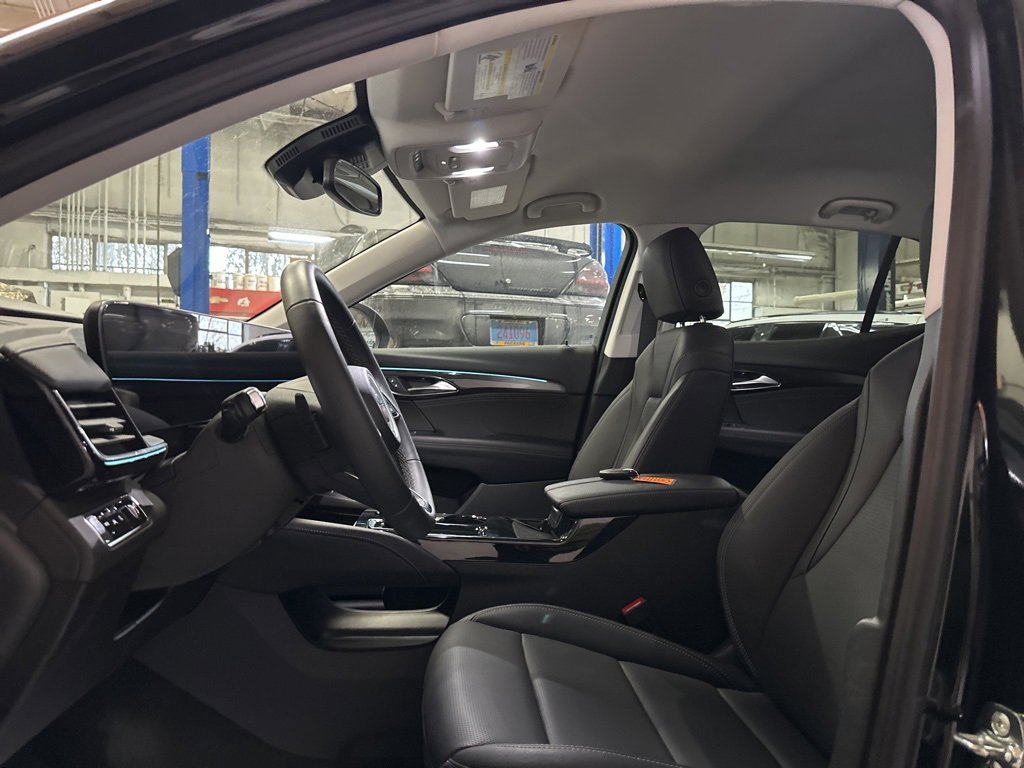 Used 2025 Buick Envision Preferred image 12