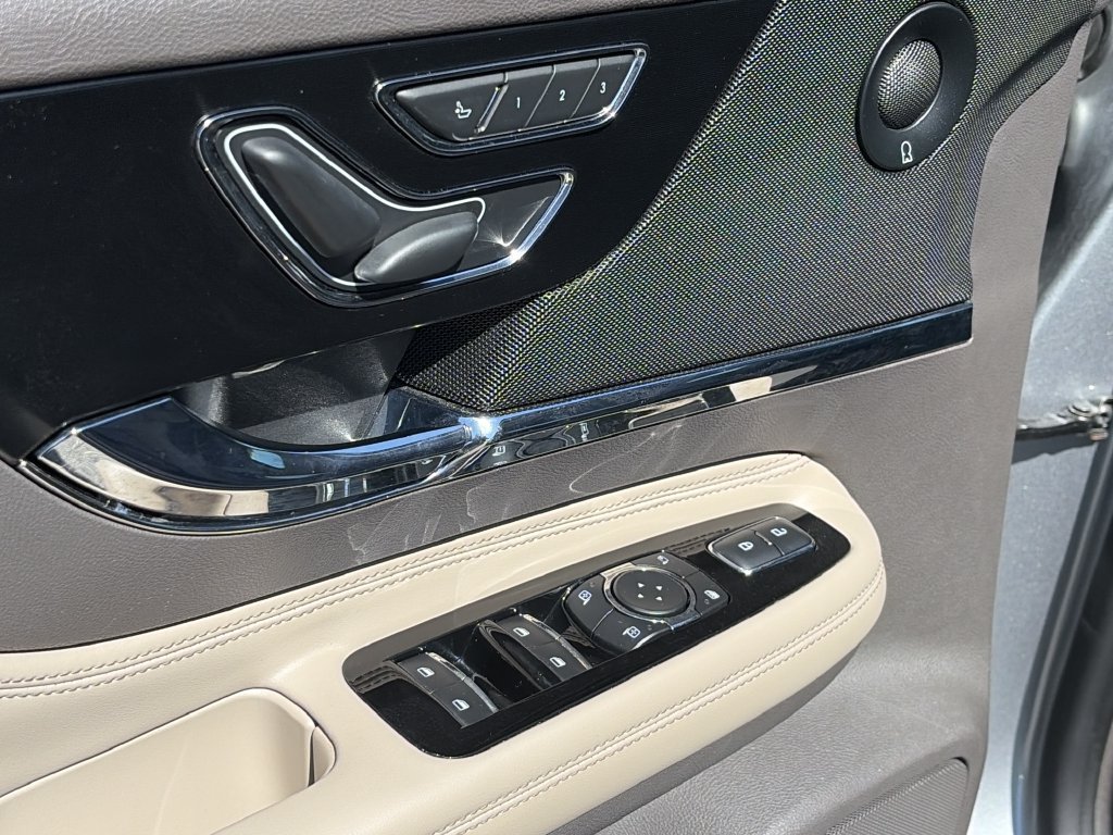 Used 2021 Lincoln Corsair Reserve w/ Equipment Group 201A FWD image 17