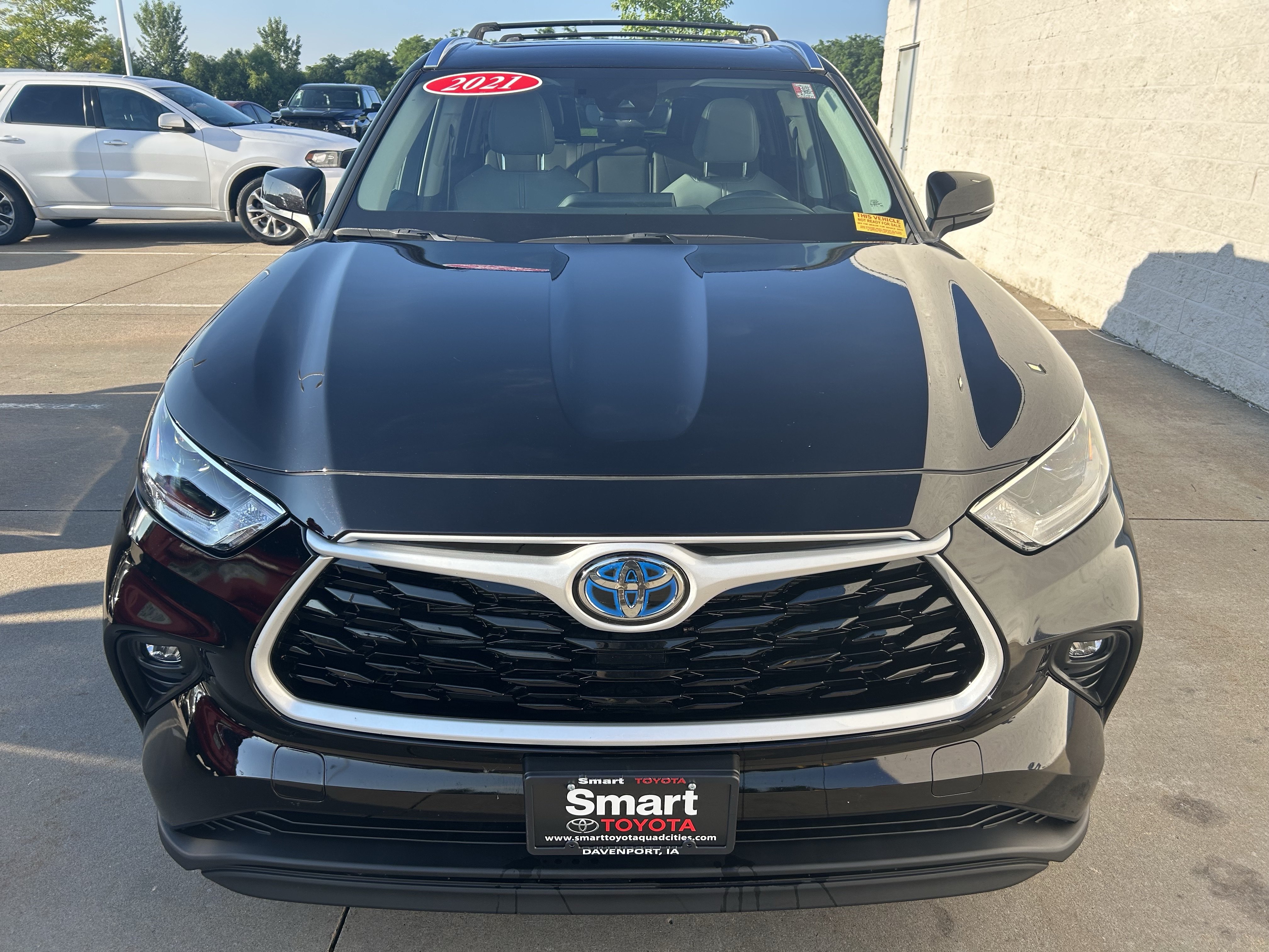Used 2021 Toyota Highlander XLE AWD/4WD image 2