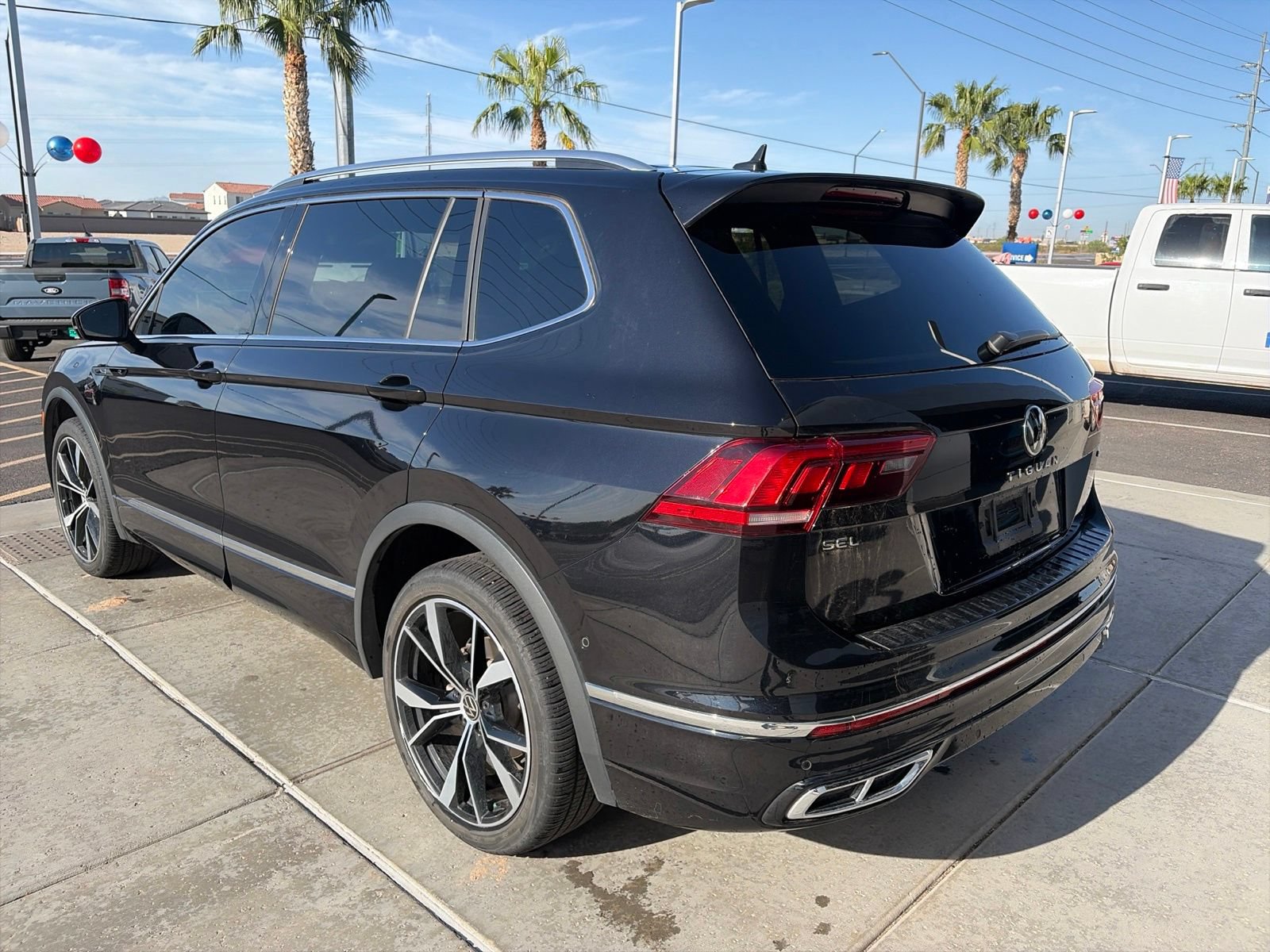 Used 2024 Volkswagen Tiguan SEL R-Line AWD/4WD image 3