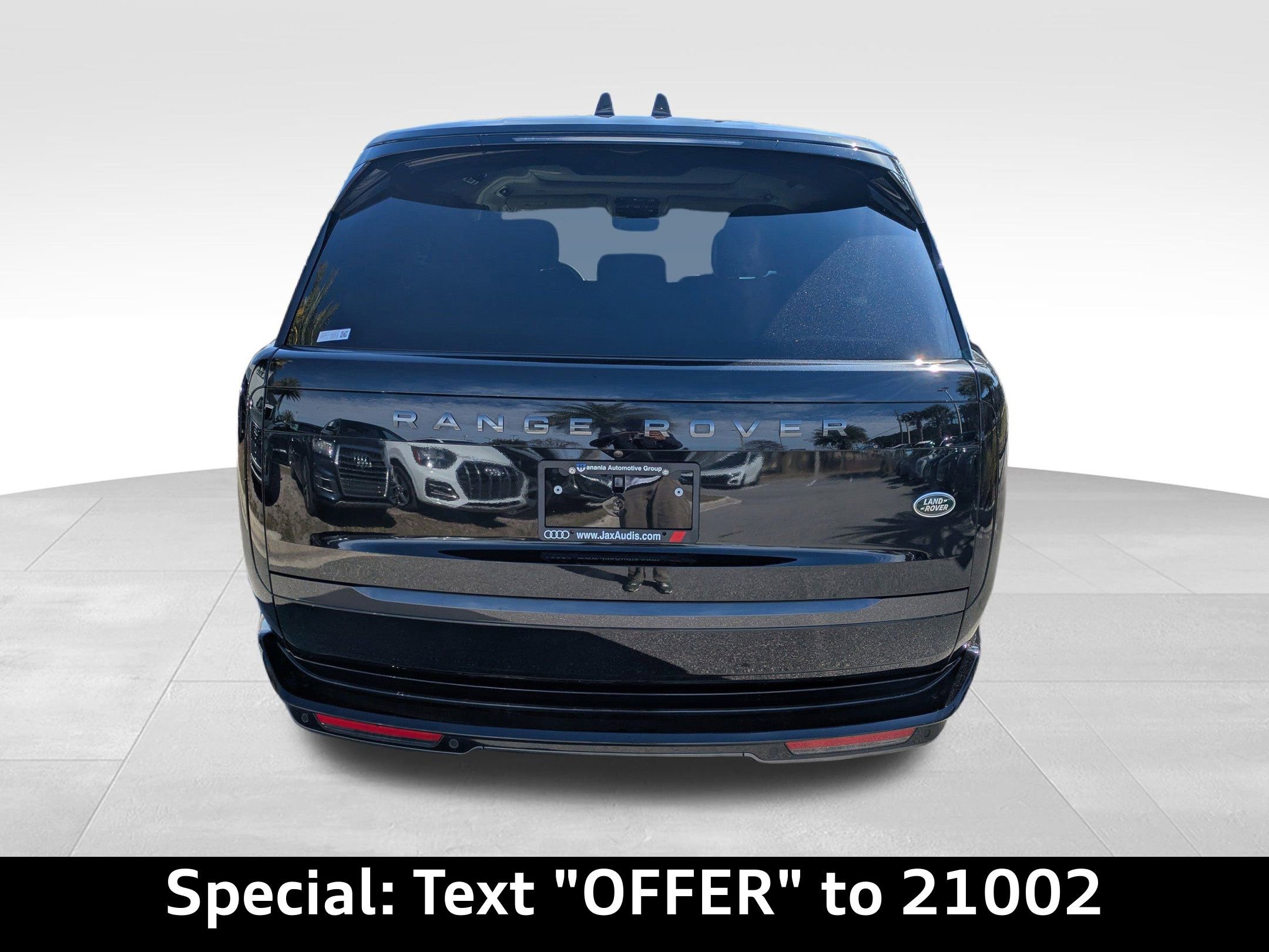 Used 2023 Land Rover Range Rover SE image 3