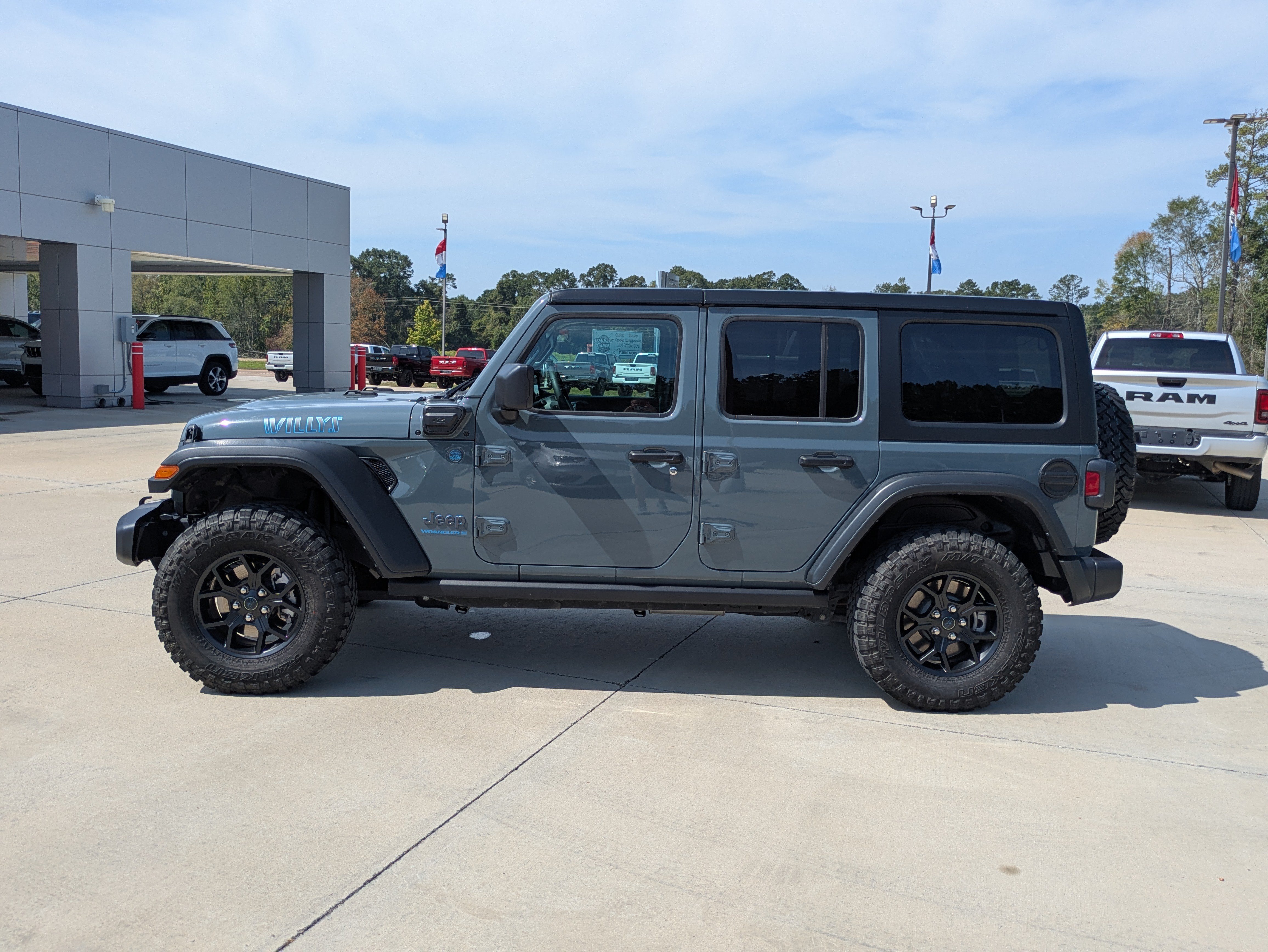Used 2025 Jeep Wrangler Unlimited Sport S 4xe AWD/4WD image 2