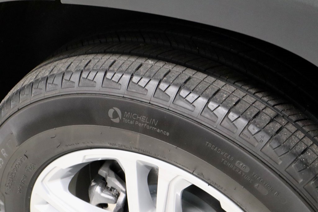 Used 2022 GMC Terrain SLE w/ Driver Convenience Package image 19