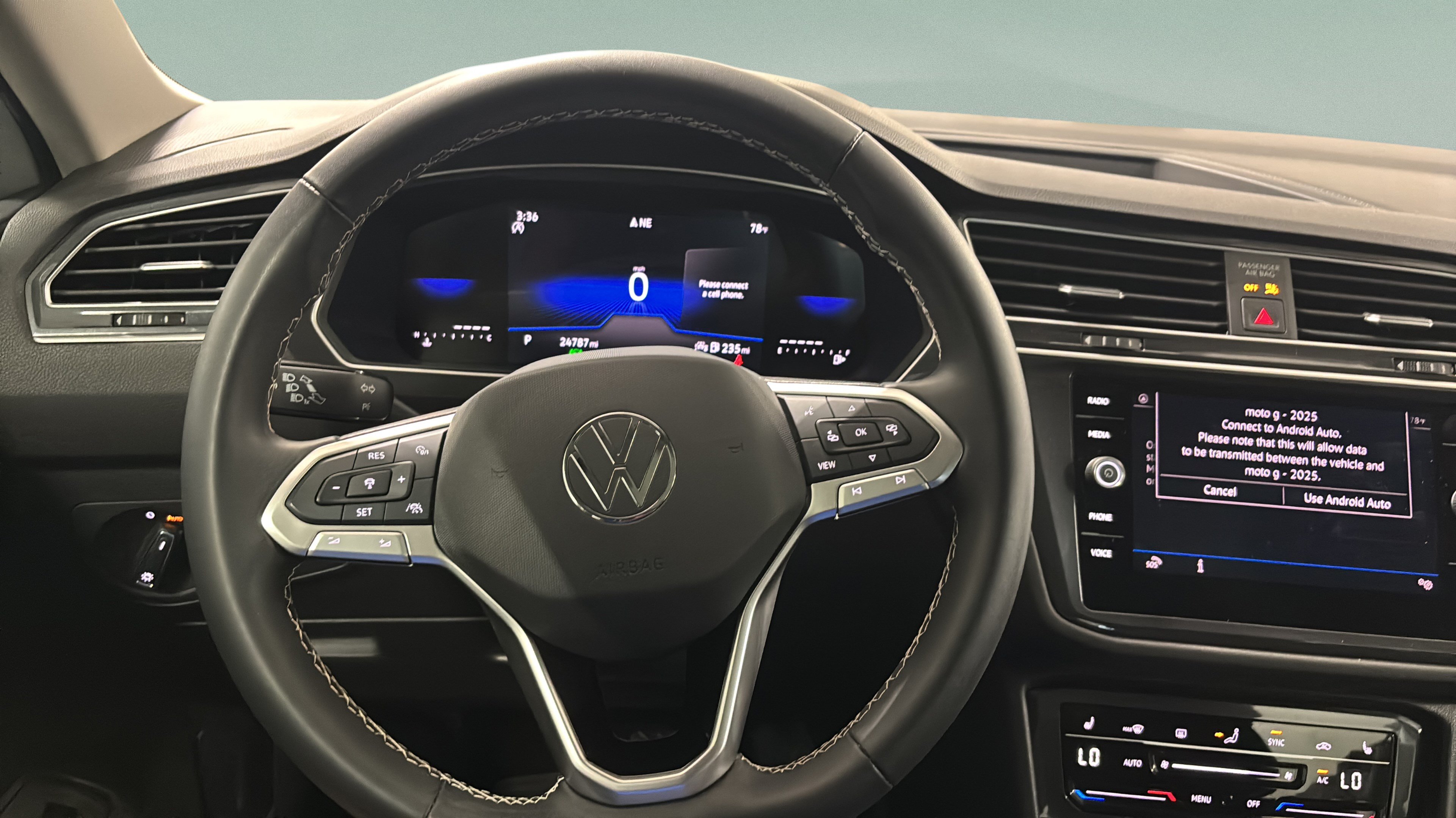 Used 2024 Volkswagen Tiguan SE FWD image 32