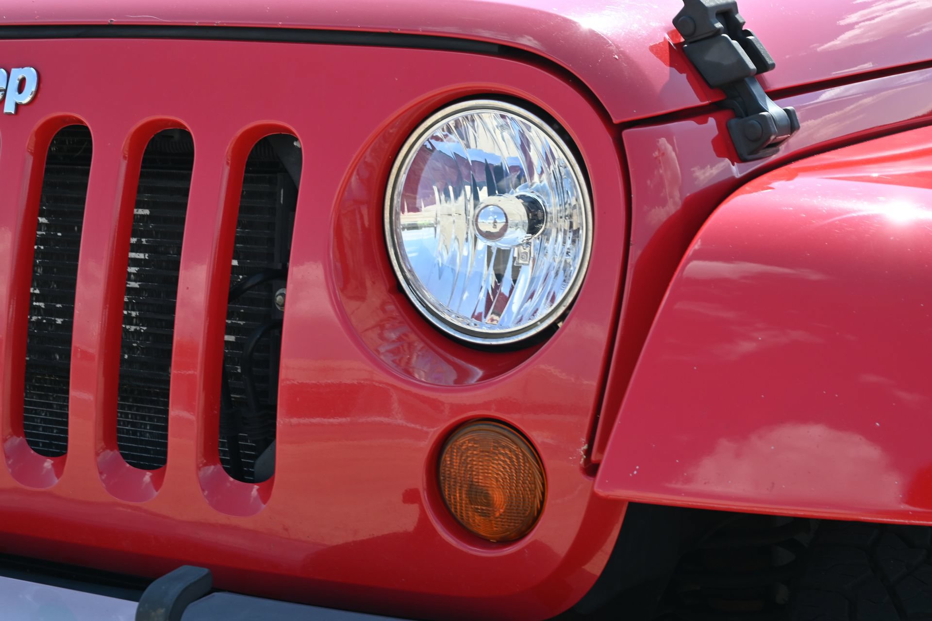 Used 2012 Jeep Wrangler Unlimited Sahara w/ Dual Top Group AWD/4WD image 24