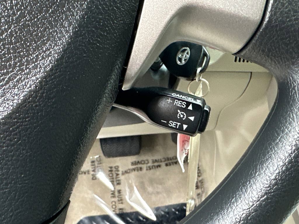 Used 2013 Toyota Corolla LE image 21