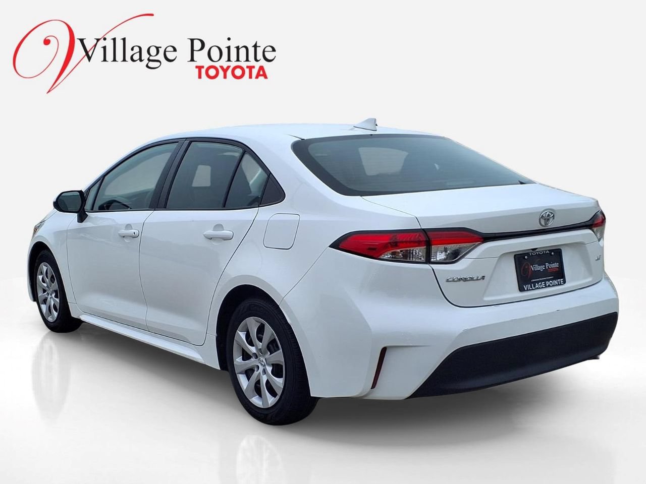 Used 2024 Toyota Corolla LE FWD image 3