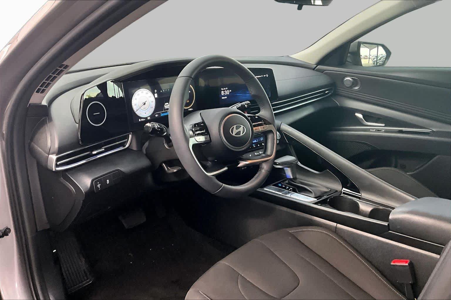 Used 2024 Hyundai Elantra SEL w/ Convenience Package FWD image 17