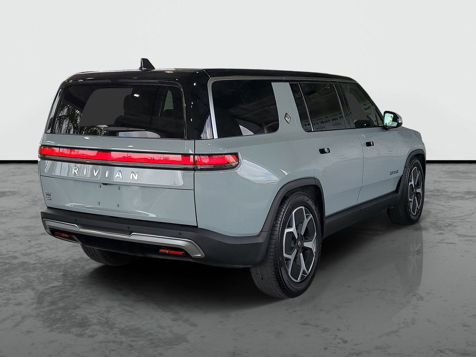 Used 2024 Rivian R1S Adventure AWD/4WD image 2