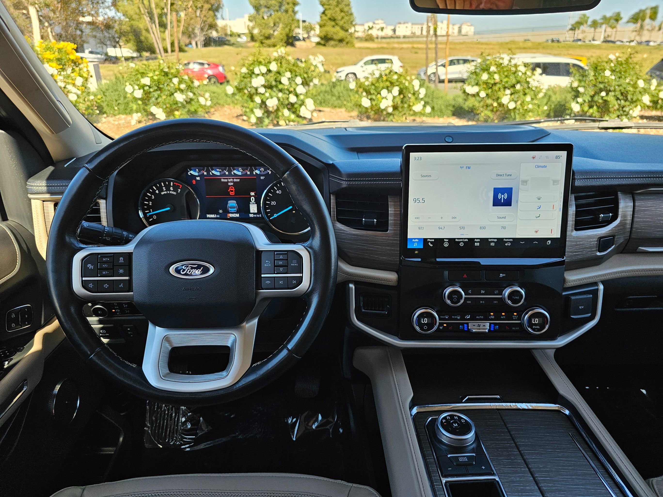 Used 2023 Ford Expedition Limited image 24