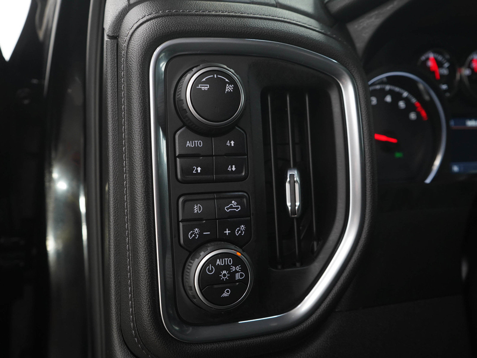 Used 2019 Chevrolet Silverado 1500 LTZ AWD/4WD image 28