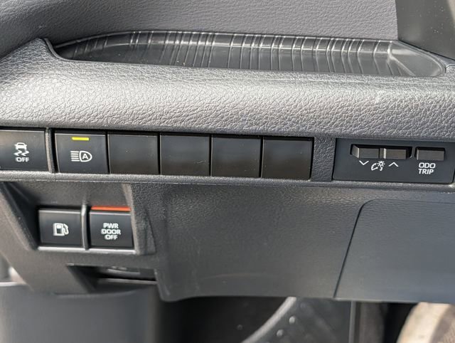 Used 2023 Toyota Sienna XSE AWD/4WD image 23