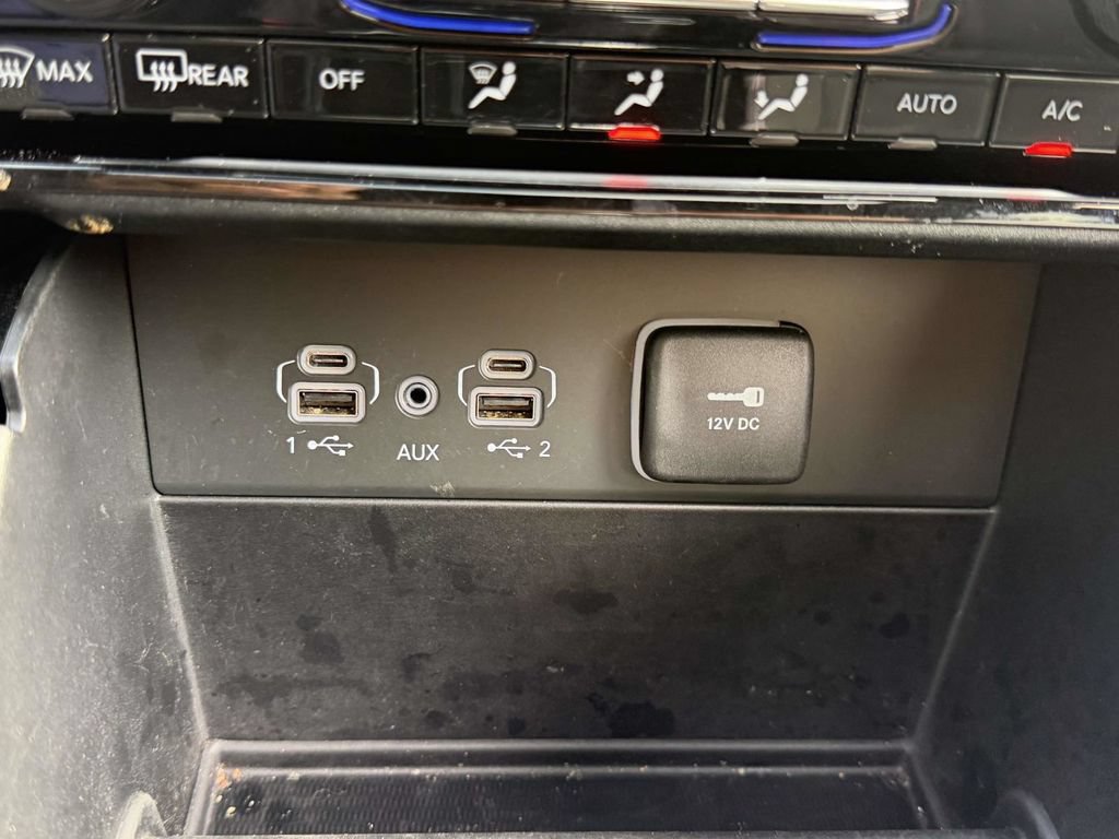 Certified 2025 Jeep Grand Cherokee Laredo AWD/4WD image 27