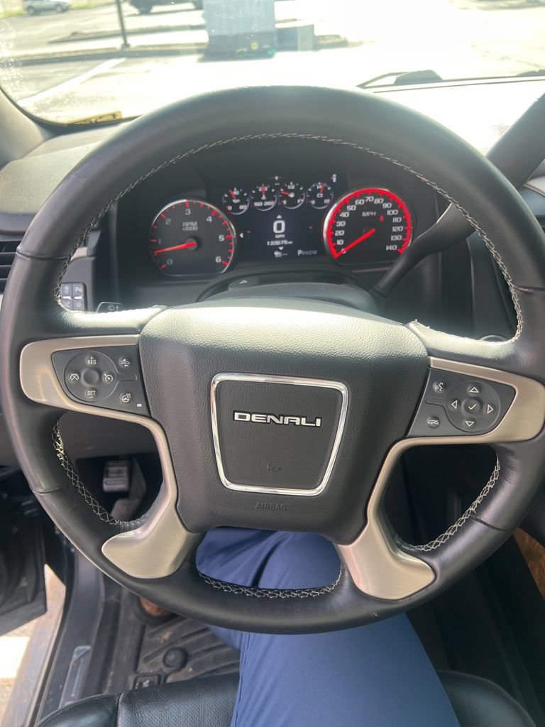Used 2015 GMC Yukon Denali w/ Premium Package AWD/4WD image 10