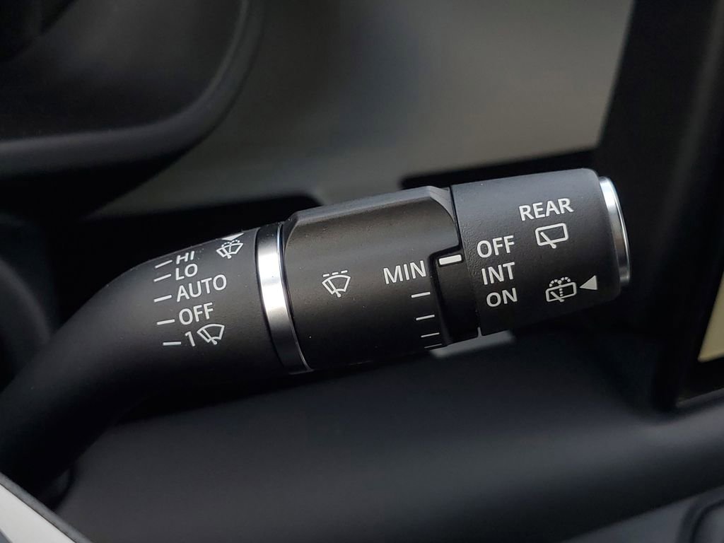 Certified 2025 Land Rover Defender 130 X-Dynamic SE image 17